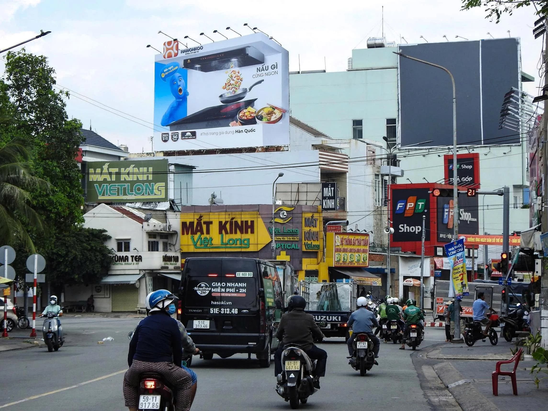 Billboard Hawonkoo × Điện Máy Xanh ban ngày tại TP. Bình Dương – 159 CMT8