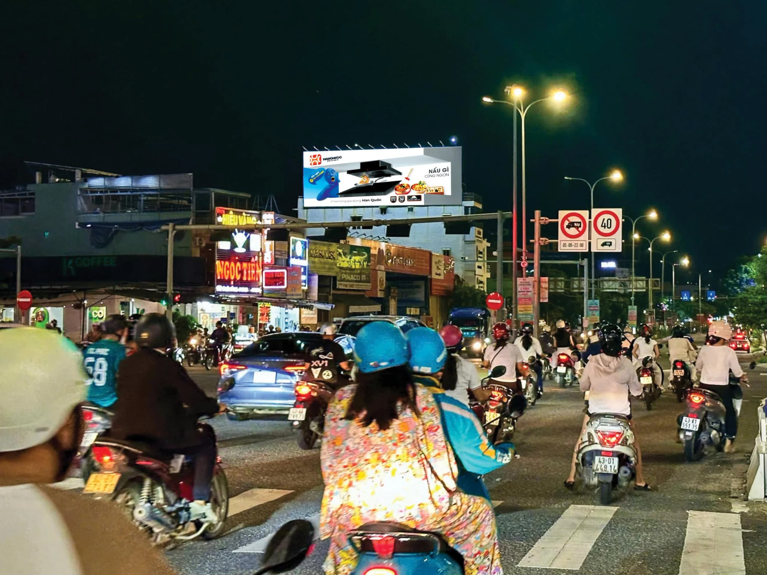 Billboard Hawonkoo × Điện Máy Xanh ban đêm tại TP. Đà Nẵng – 170 Tôn Đức Thắng