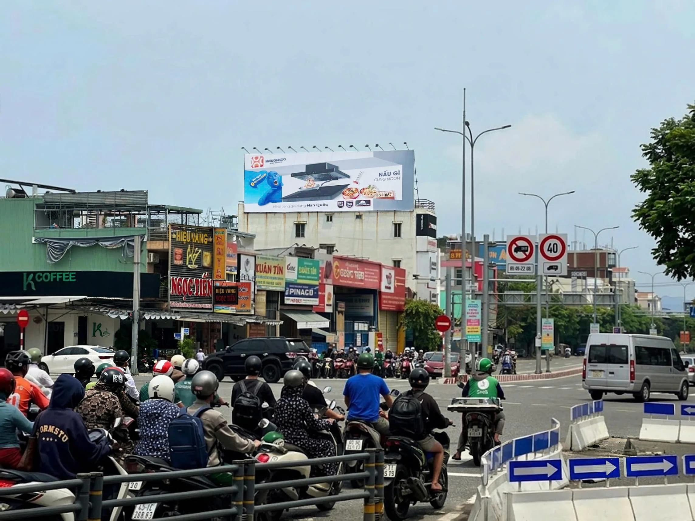 Billboard Hawonkoo × Điện Máy Xanh ban ngày tại TP. Đà Nẵng – 170 Tôn Đức Thắng