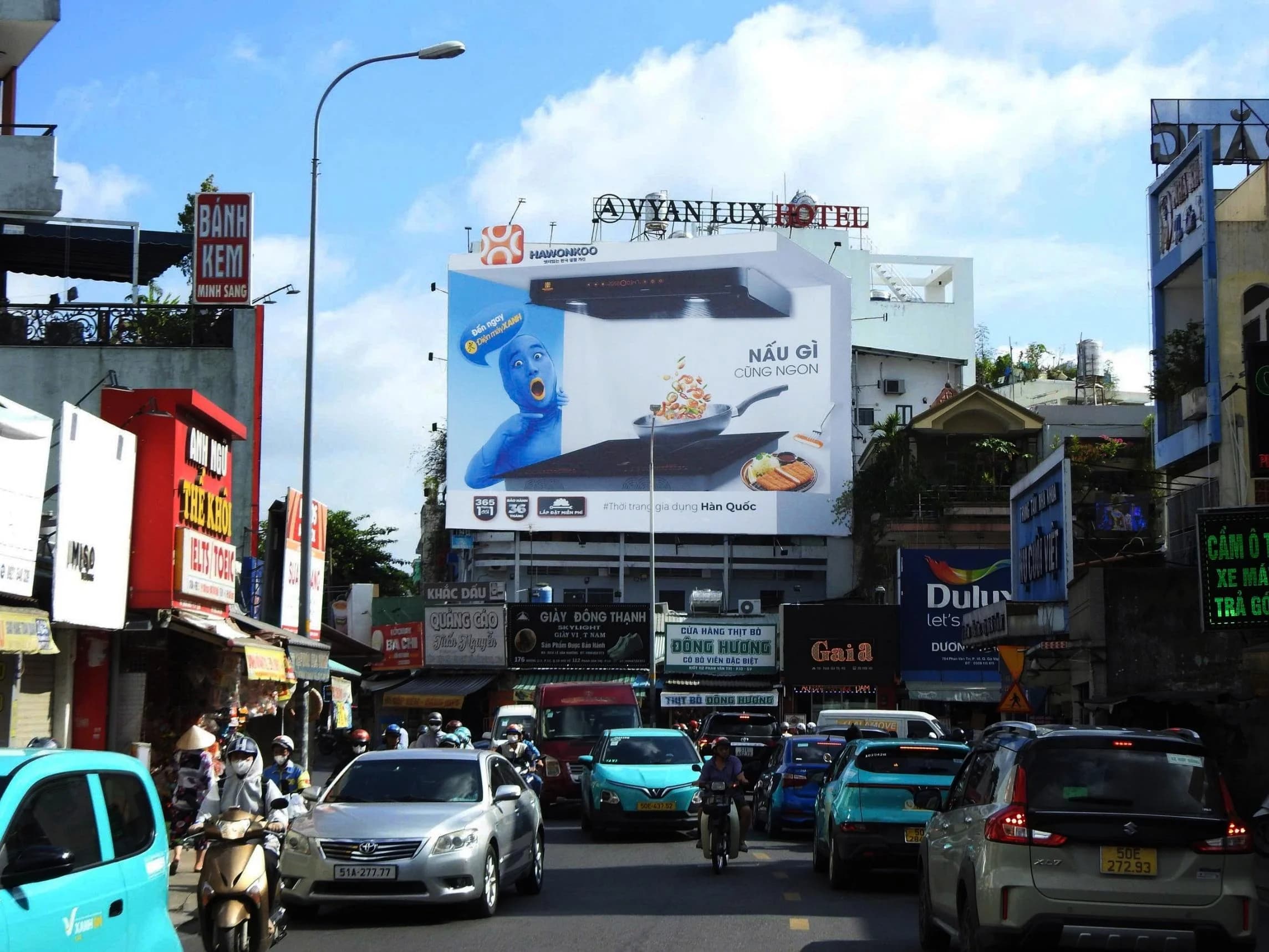Billboard Hawonkoo × Điện Máy Xanh ban ngày tại Gò Vấp – 186 Thống Nhất, TP.HCM