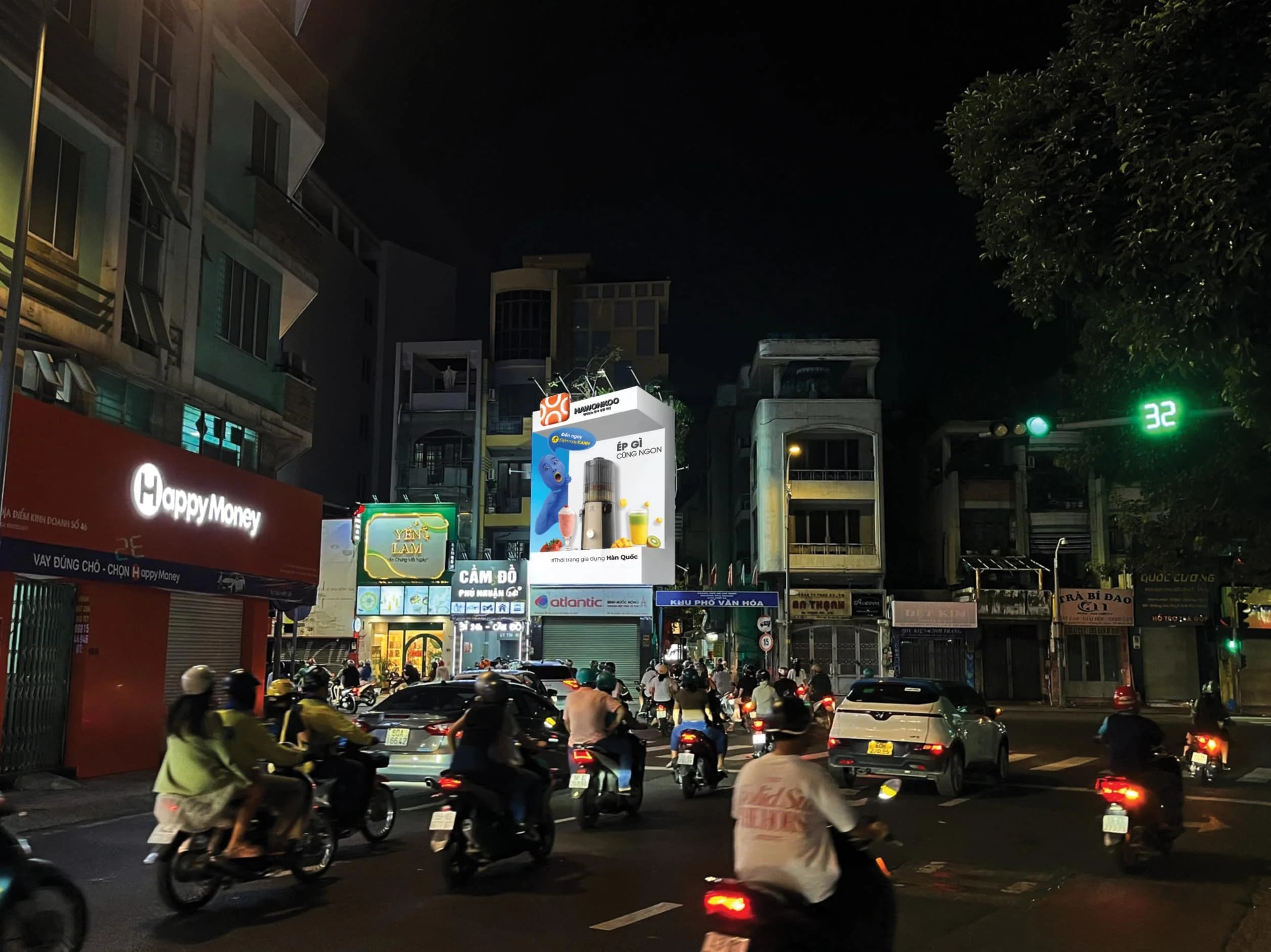 Billboard Hawonkoo × Điện Máy Xanh ban đêm tại Phú Nhuận – 159 Hoàng Văn Thụ, TP.HCM