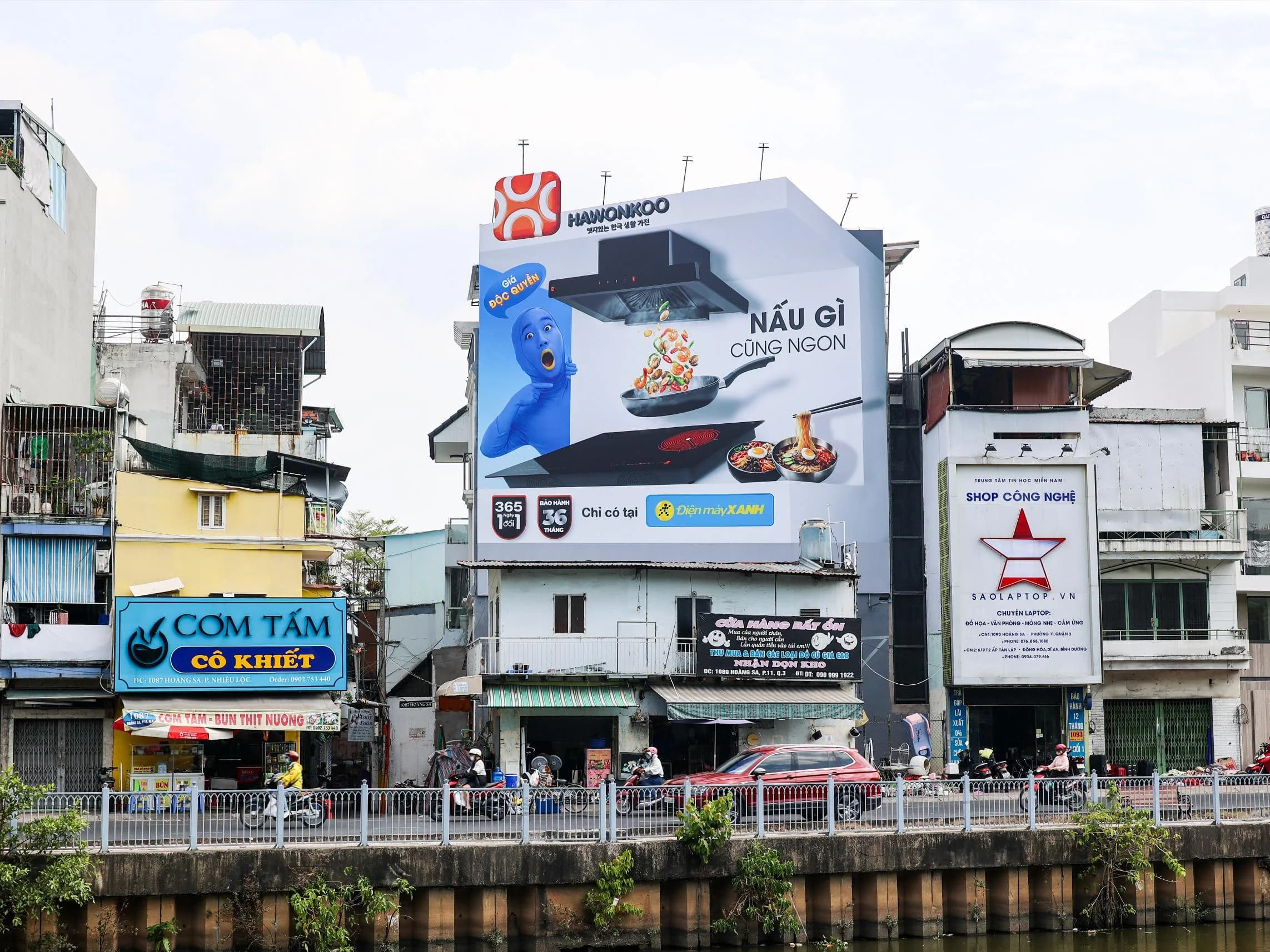 Billboard Hawonkoo × Điện Máy Xanh ban ngày tại Quận 3 – 1089 Hoàng Sa, Nhiêu Lộc, TP.HCM
