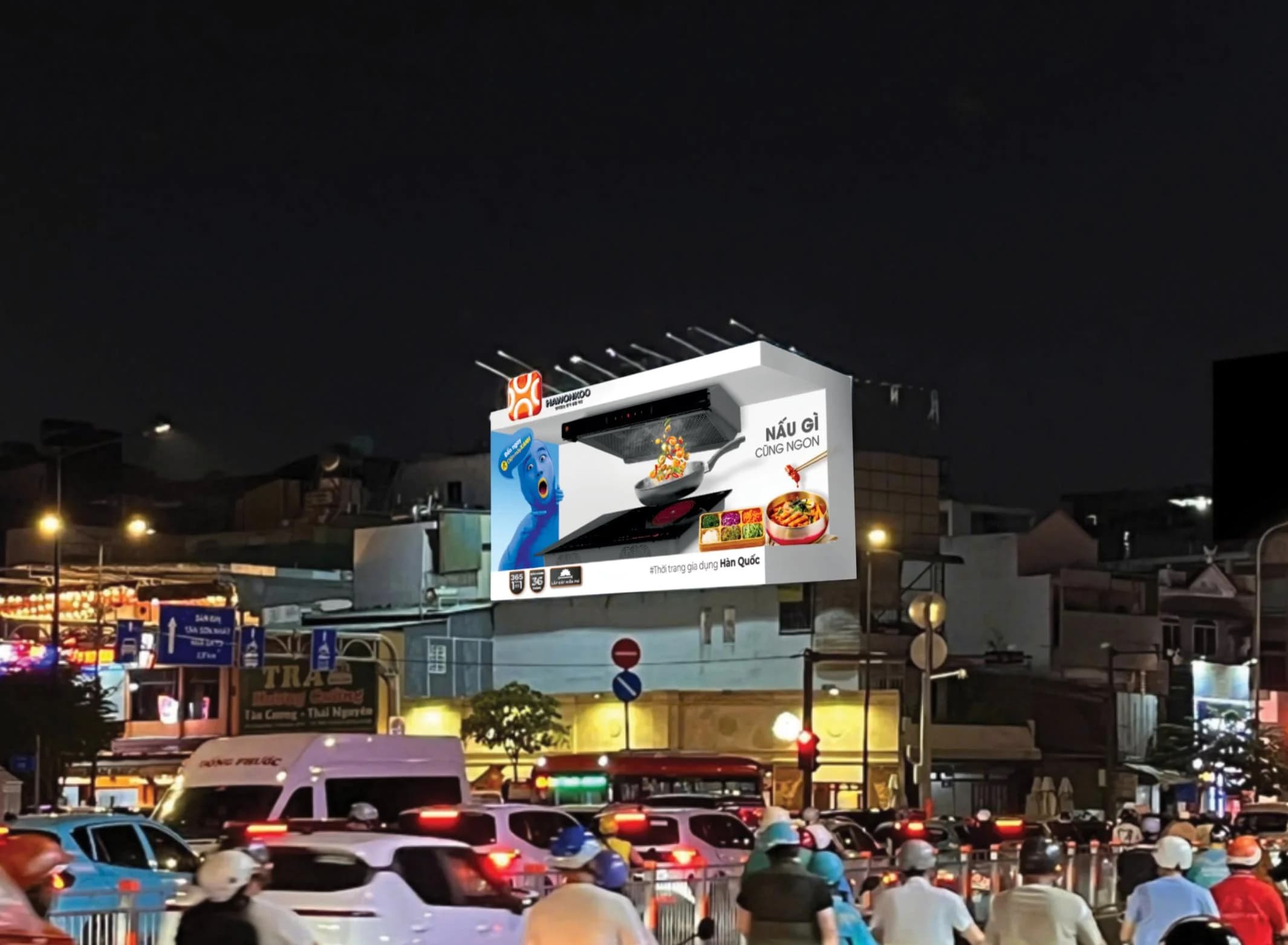 Billboard Hawonkoo × Điện Máy Xanh ban đêm tại Tân Bình – 660 Cộng Hòa (ngã 3 C12 & Cộng Hòa), TP.HCM