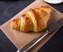 cach-lam-banh-croissant-bang-noi-chien-khong-dau-chi-tiet-nhat-1