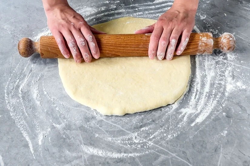 cach-lam-banh-croissant-bang-noi-chien-khong-dau-chi-tiet-nhat-article-4