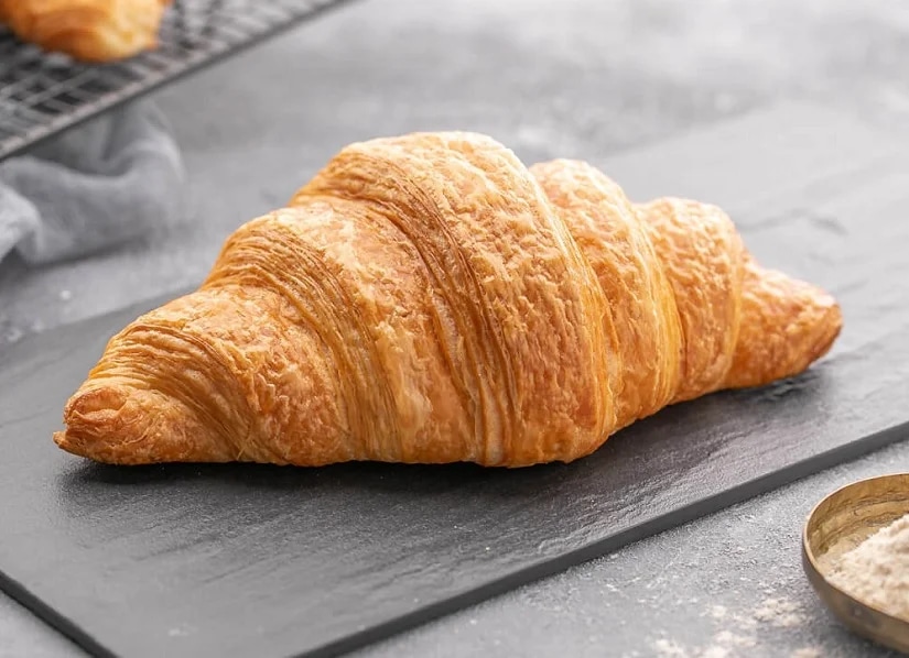 cach-lam-banh-croissant-bang-noi-chien-khong-dau-chi-tiet-nhat-article-5