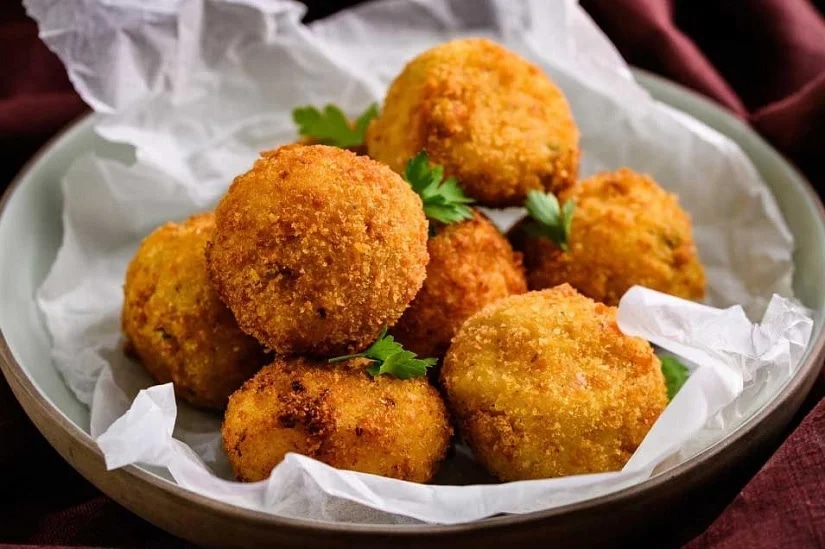 cach-lam-banh-ga-bang-noi-chien-khong-dau-gion-rum-article-2