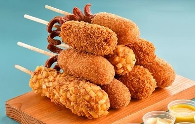 cach-lam-banh-hotdog-xuc-xich-pho-mai-bang-noi-chien-khong-dau-1