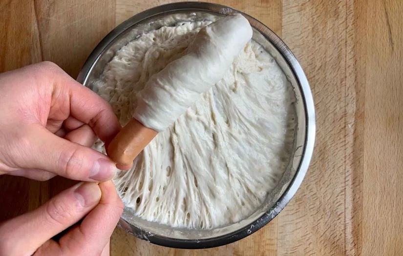 cach-lam-banh-hotdog-xuc-xich-pho-mai-bang-noi-chien-khong-dau-article-4
