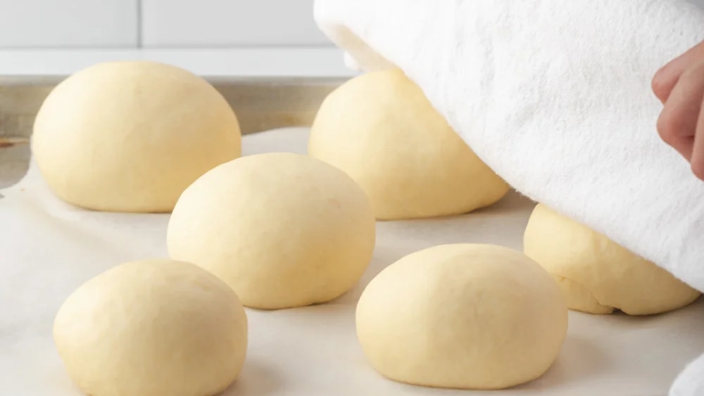 cach-lam-banh-mi-bo-toi-bang-noi-chien-khong-dau-article-2