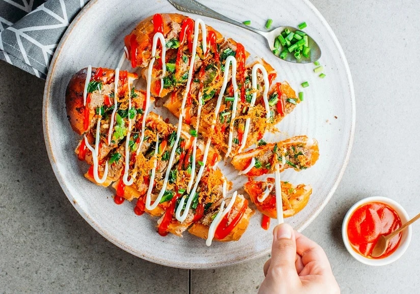 cach-lam-banh-mi-nuong-muoi-ot-bang-noi-chien-khong-dau-article-3