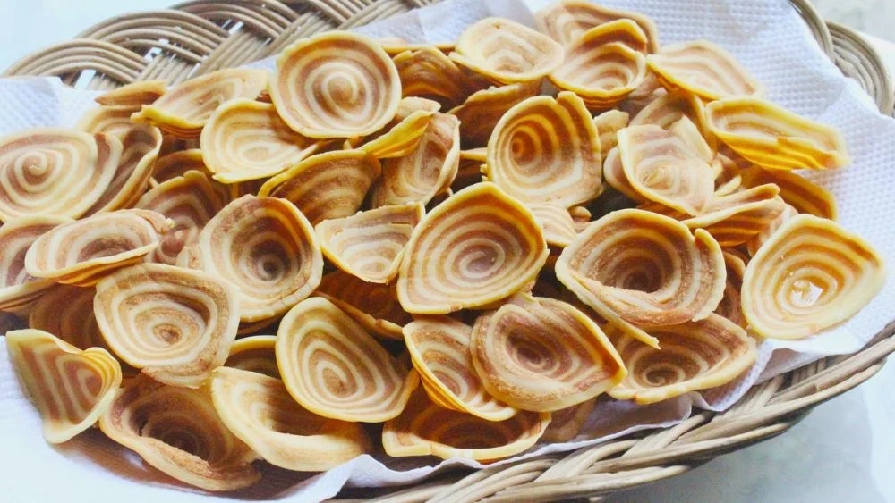 cach-lam-banh-tai-heo-bang-noi-chien-khong-dau-gion-rum-1