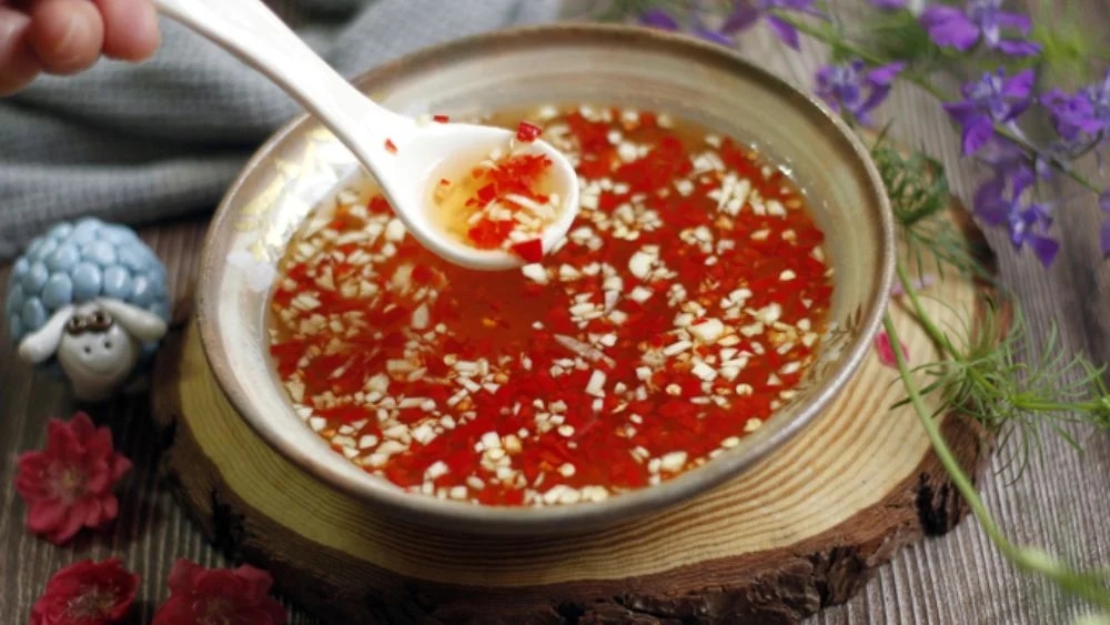 cach-lam-banh-xeo-bang-noi-chien-khong-dau-gion-rum-article-4