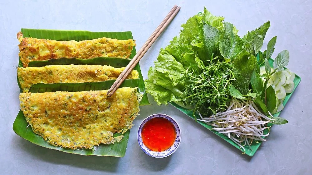 cach-lam-banh-xeo-bang-noi-chien-khong-dau-gion-rum-article-7