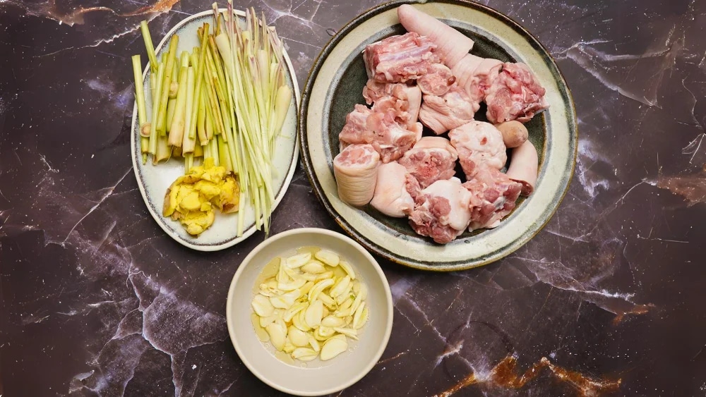 cach-lam-duoi-heo-chien-gion-bang-noi-chien-khong-dau-article-1