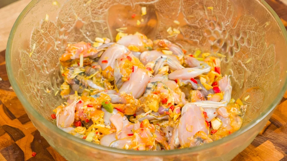 cach-lam-ech-chien-nuoc-mam-thom-ngon-dam-da-cuc-hao-com-article-3