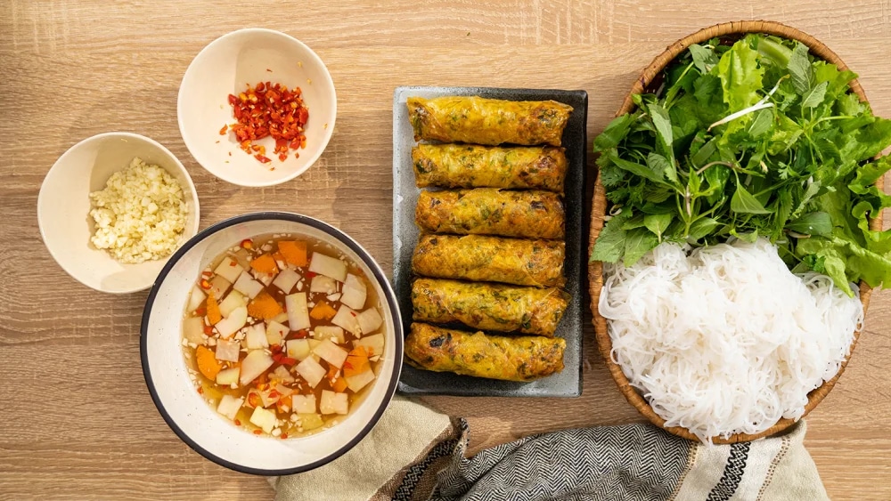 cach-lam-nem-ran-bang-noi-chien-khong-dau-gion-rum-article-6