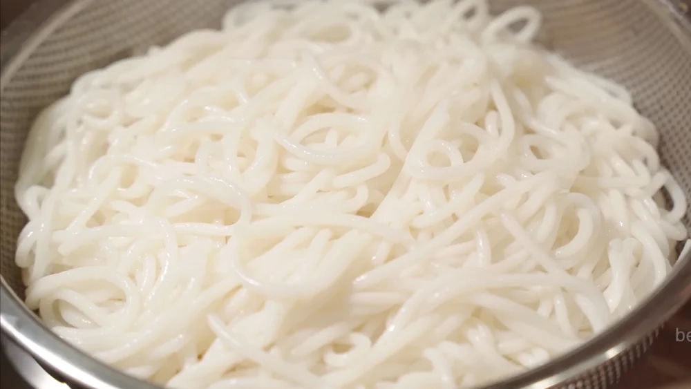 cach-nau-bun-bo-hue-thom-ngon-chuan-vi-tai-nha-cuc-don-gian-article-7