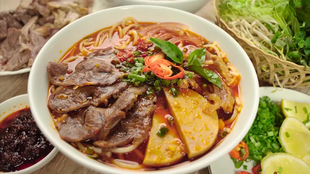 cach-nau-bun-bo-hue-thom-ngon-chuan-vi-tai-nha-cuc-don-gian-article-8