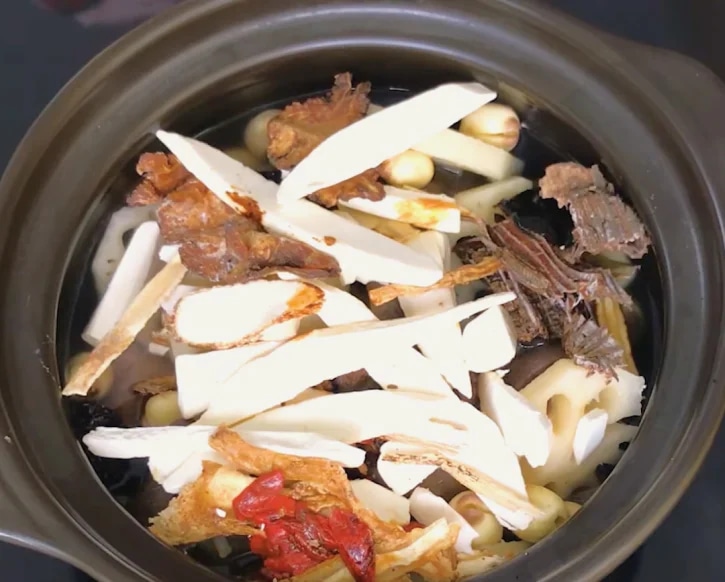 cach-nau-duoi-bo-ham-thuoc-bac-thom-ngon-bo-duong-article-3