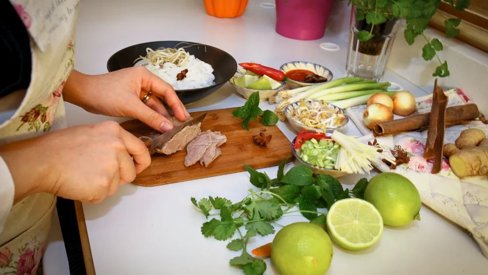 cach-nau-pho-bo-bang-noi-ap-suat-thom-ngon-tien-loi-article-4