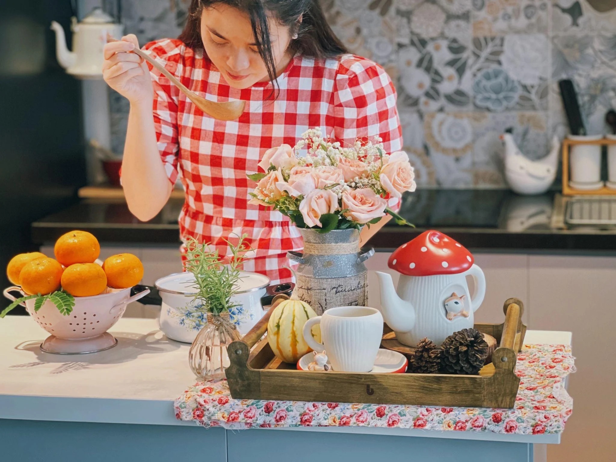 can-bep-4m-cua-ba-me-ha-thanh-dep-nhu-tap-chi-article-1