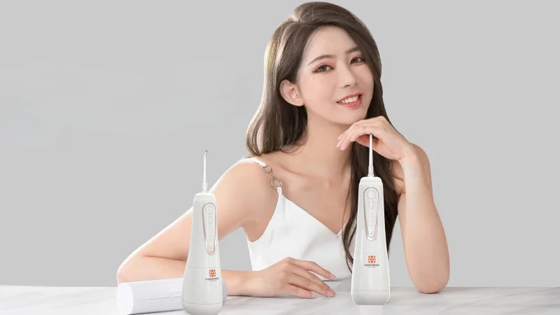 dung-tam-nuoc-bi-chay-mau-phai-lam-sao-article-2