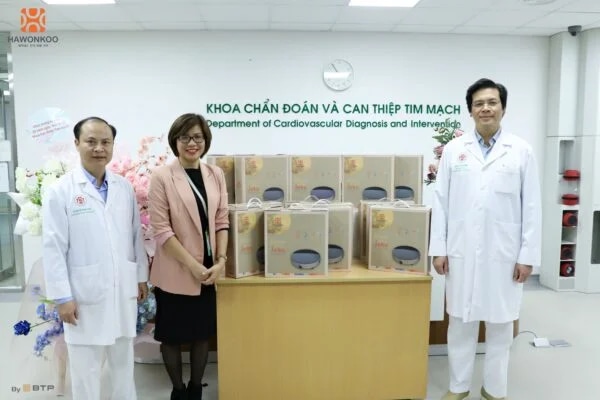hawonkoo-tang-qua-tri-an-can-bo-y-te-khoa-chan-doan-amp-can-thiep-tim-mach-article-2