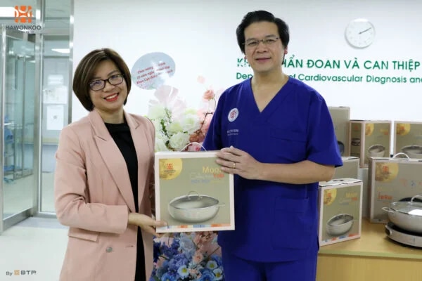 hawonkoo-tang-qua-tri-an-can-bo-y-te-khoa-chan-doan-amp-can-thiep-tim-mach-article-5