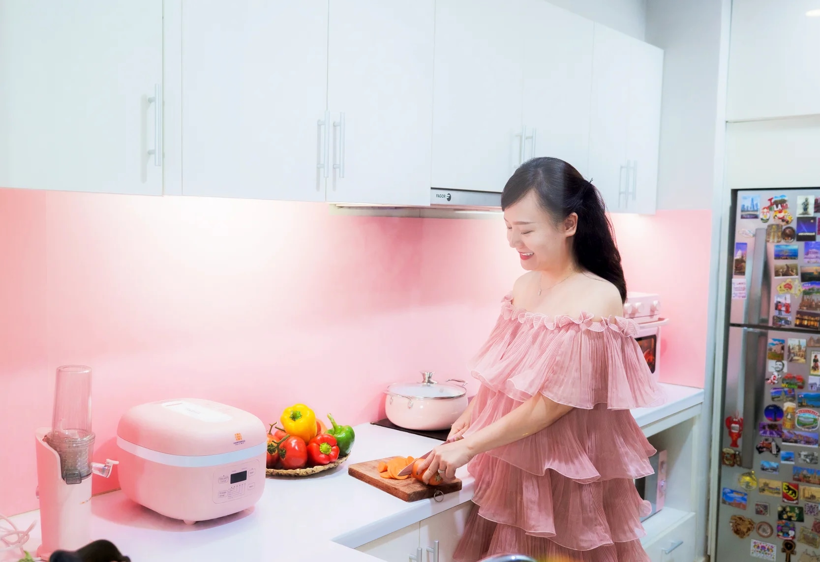 thay-ao-moi-cho-can-bep-xinh-voi-sac-hong-hawonkoo-ruc-ro-article-2